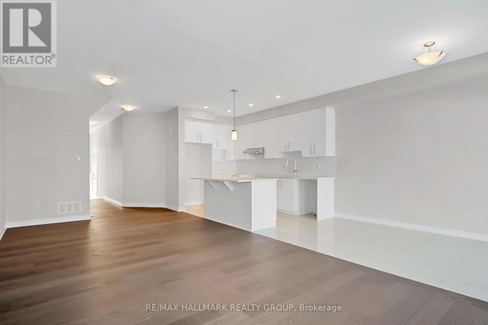 1924 Hawker Private, Ottawa, Ontario K0A 1L0 - Photo 2 - X12788300