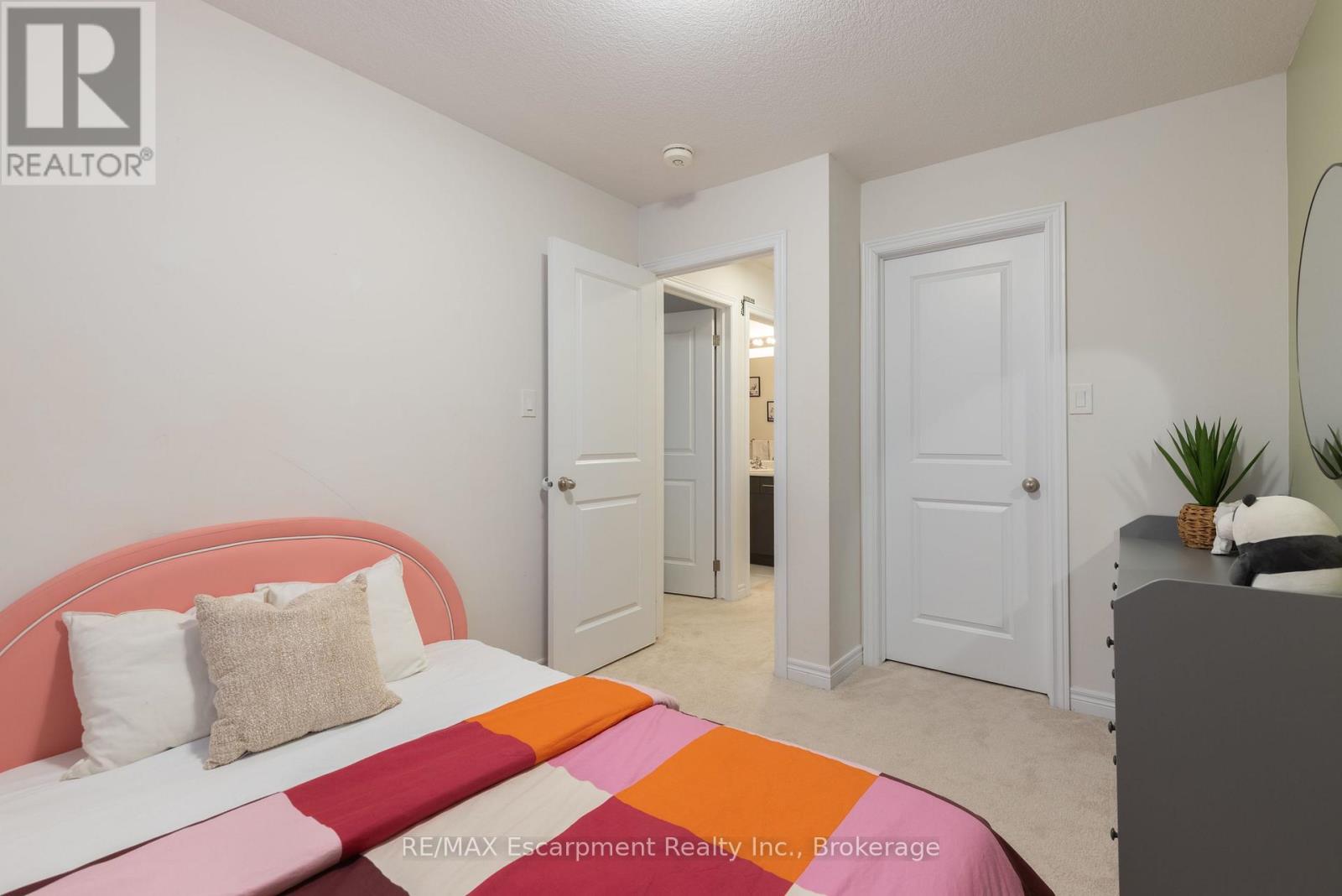 31 Pinot Crescent, Hamilton, Ontario  L8E 0J8 - Photo 18 - X12788256