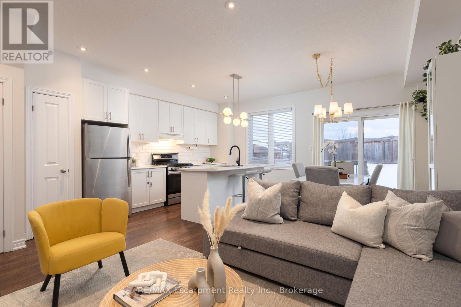 31 Pinot Crescent, Hamilton, Ontario  L8E 0J8 - Photo 6 - X12788256