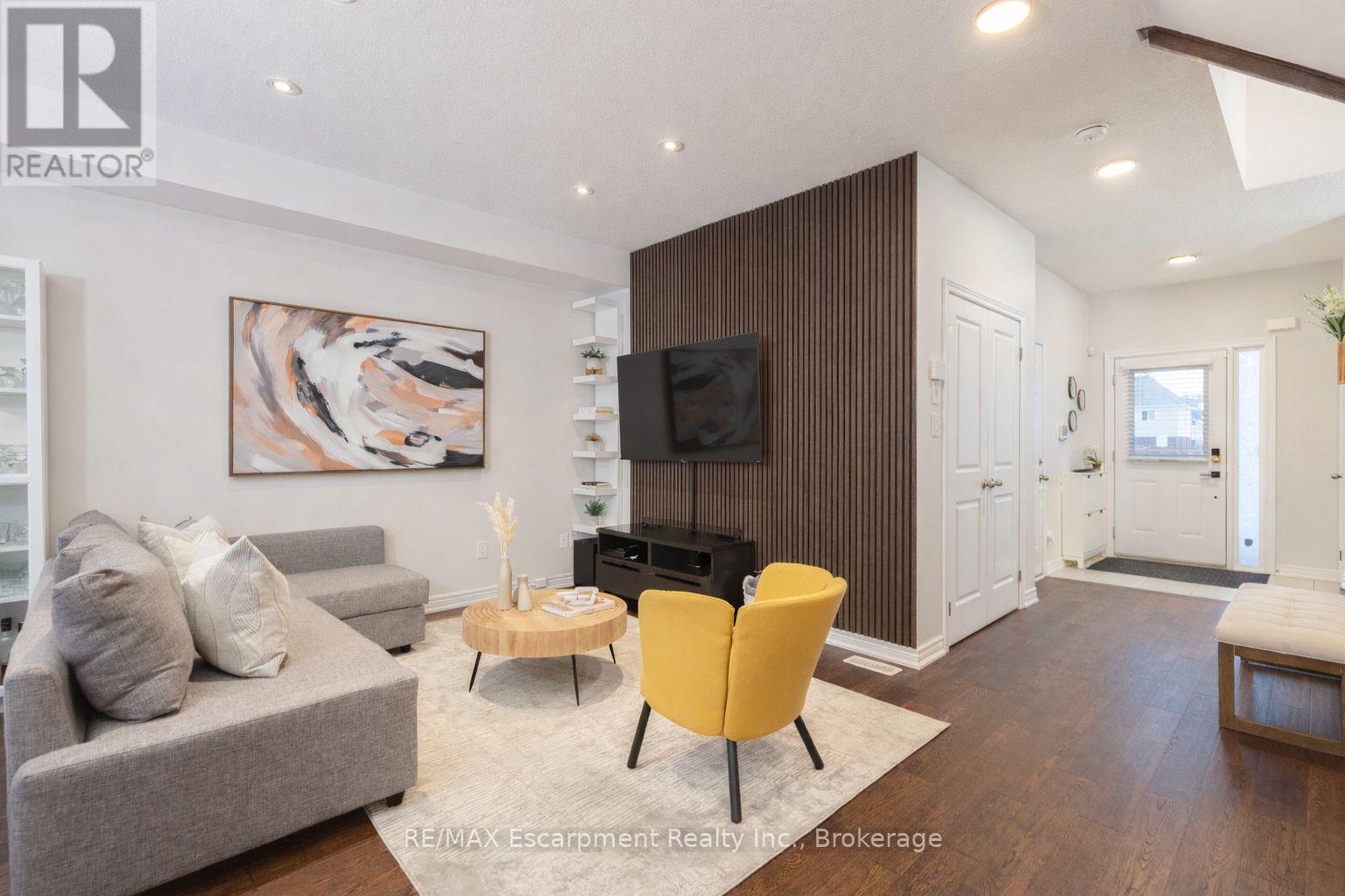 31 Pinot Crescent, Hamilton, Ontario  L8E 0J8 - Photo 7 - X12788256