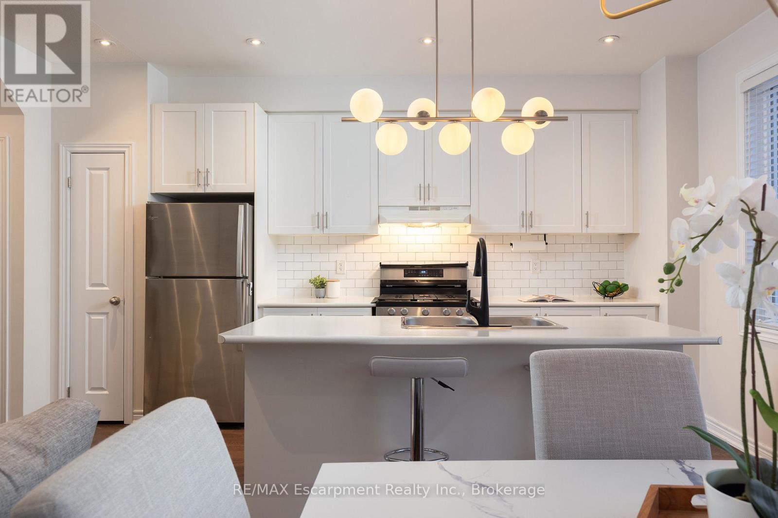 31 Pinot Crescent, Hamilton, Ontario  L8E 0J8 - Photo 9 - X12788256