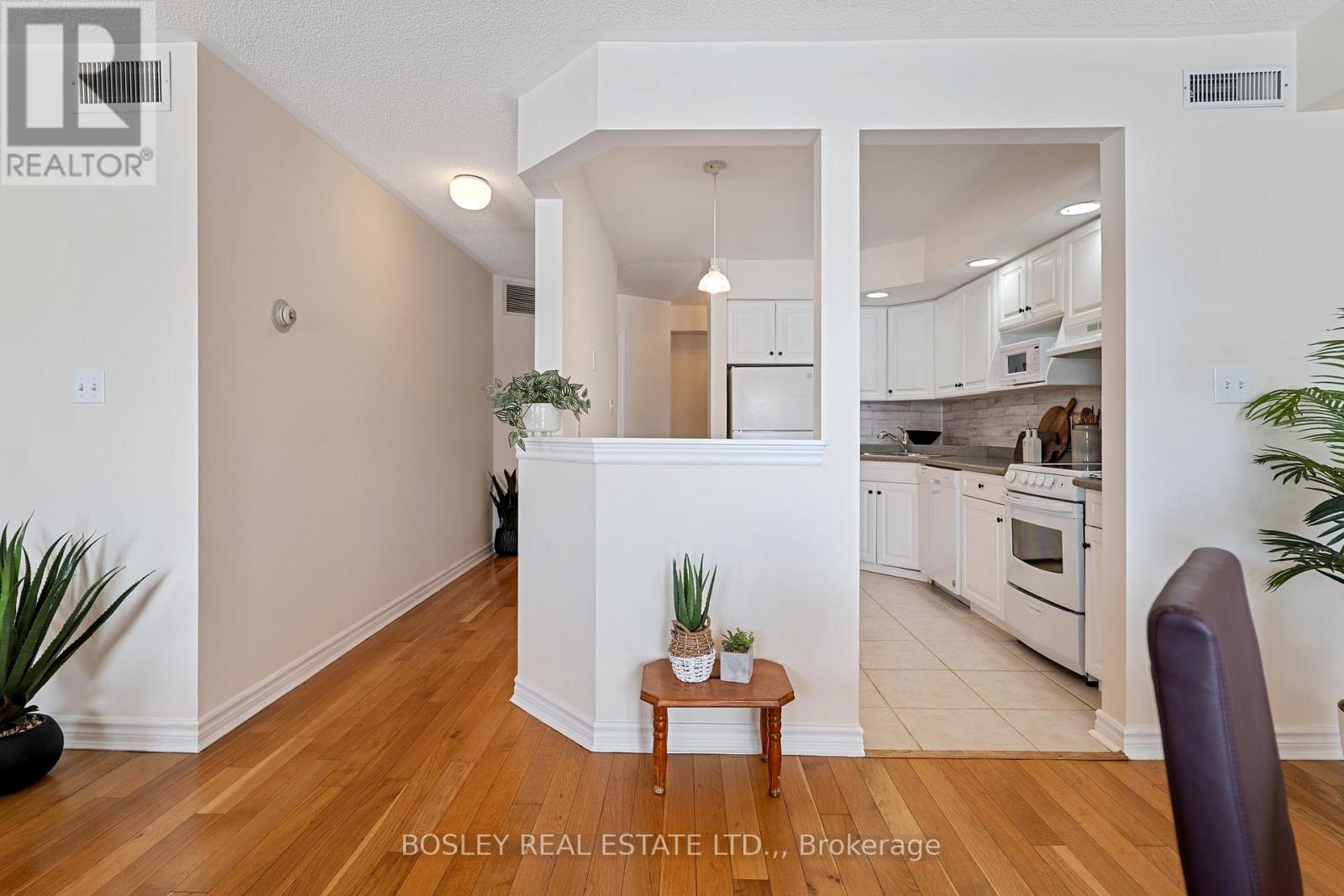 205a - 1061 Vansickle Road N, St. Catharines, Ontario  L2S 2X4 - Photo 4 - X12788284