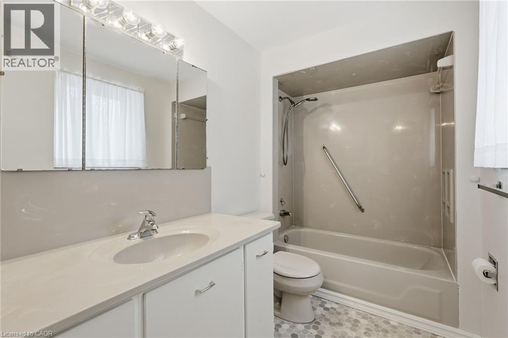 8 Sanctuary Drive, Dundas, Ontario  L9H 3Y8 - Photo 12 - 40805050