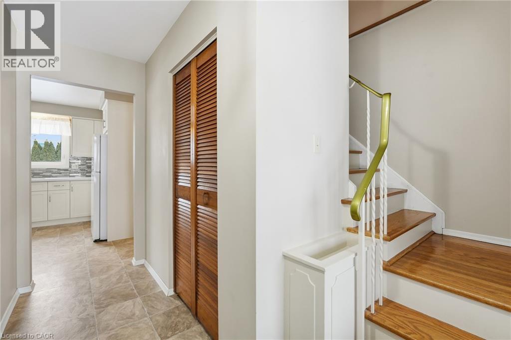 8 Sanctuary Drive, Dundas, Ontario  L9H 3Y8 - Photo 4 - 40805050