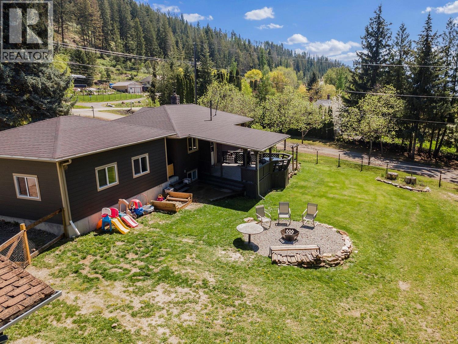 4421 3a Highway, Wynndel, British Columbia  V0B 2N1 - Photo 2 - 10375861