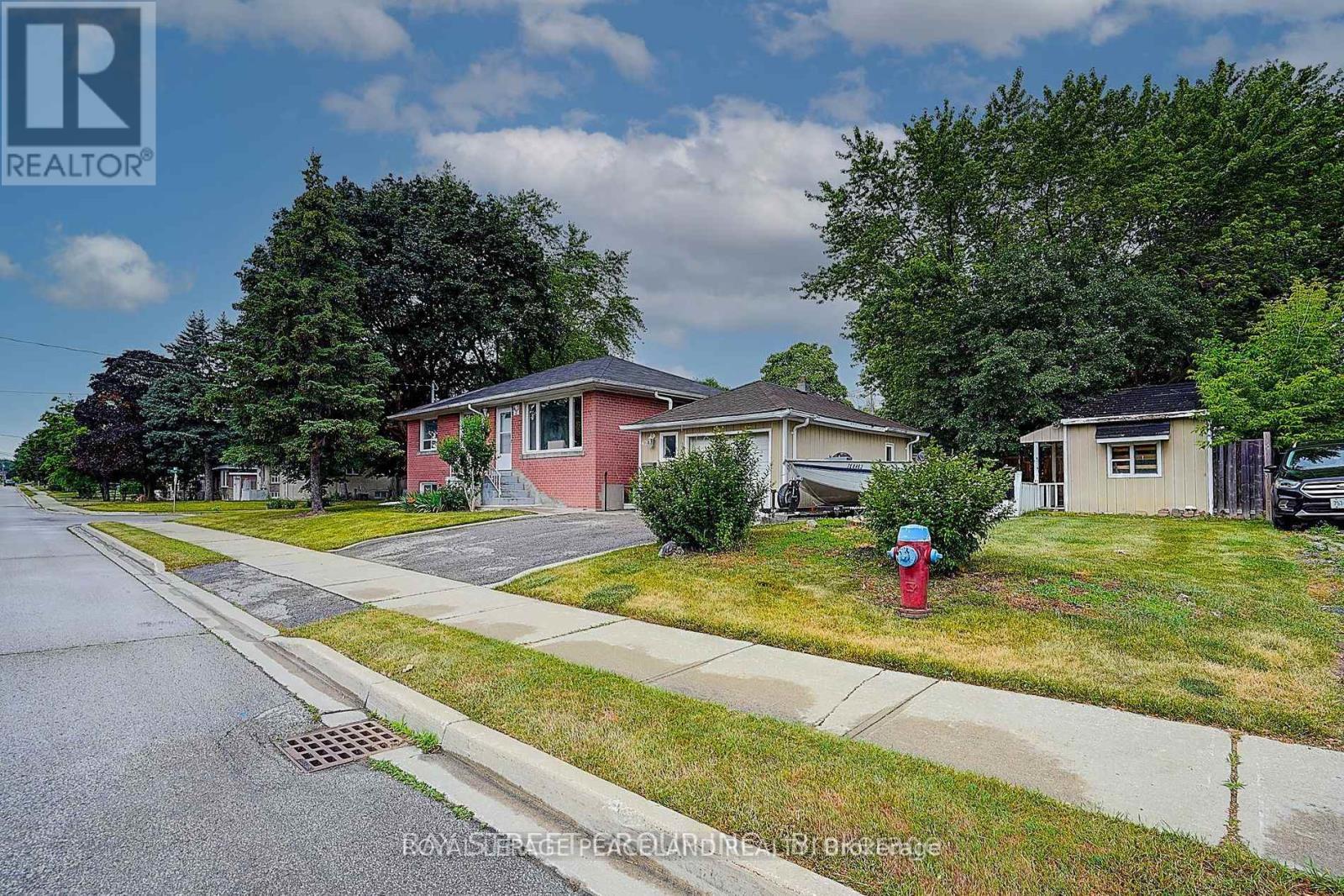 423 Osiris Drive, Richmond Hill, Ontario  L4C 2R1 - Photo 2 - N12788266