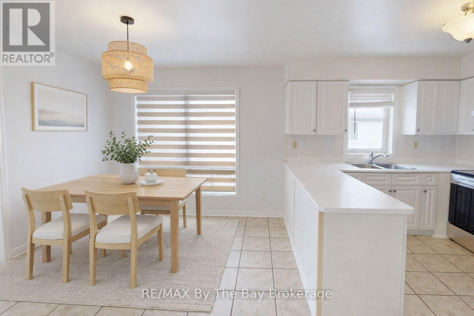 9 (Upper) Myrtle Lynn Place, Wasaga Beach, Ontario  L9Z 1E2 - Photo 8 - S12611950