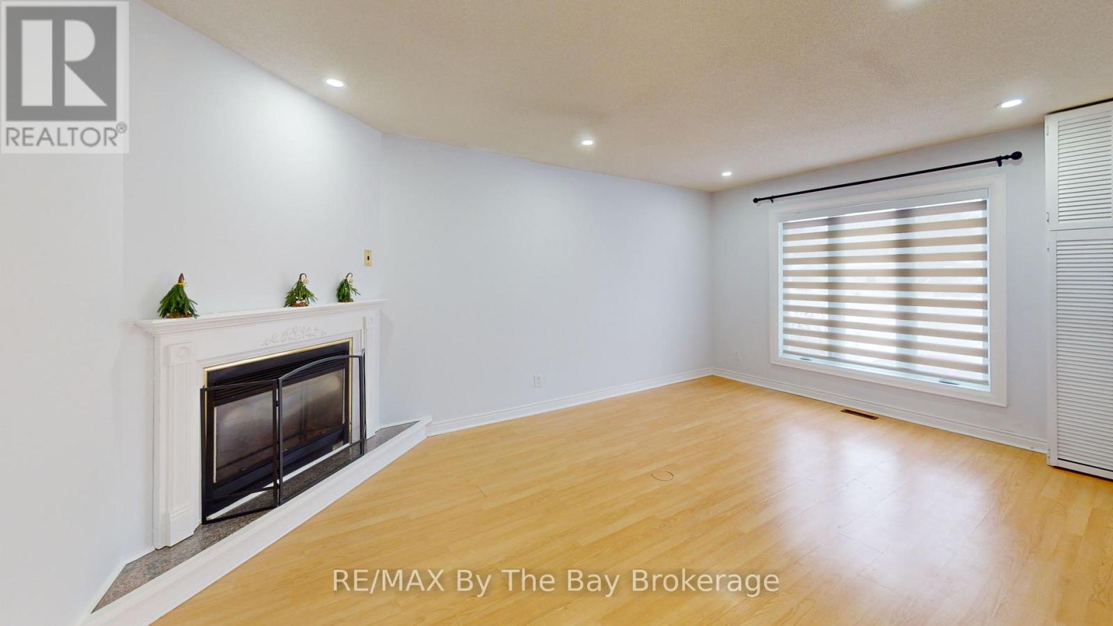 9 (Upper) Myrtle Lynn Place, Wasaga Beach, Ontario  L9Z 1E2 - Photo 6 - S12611950