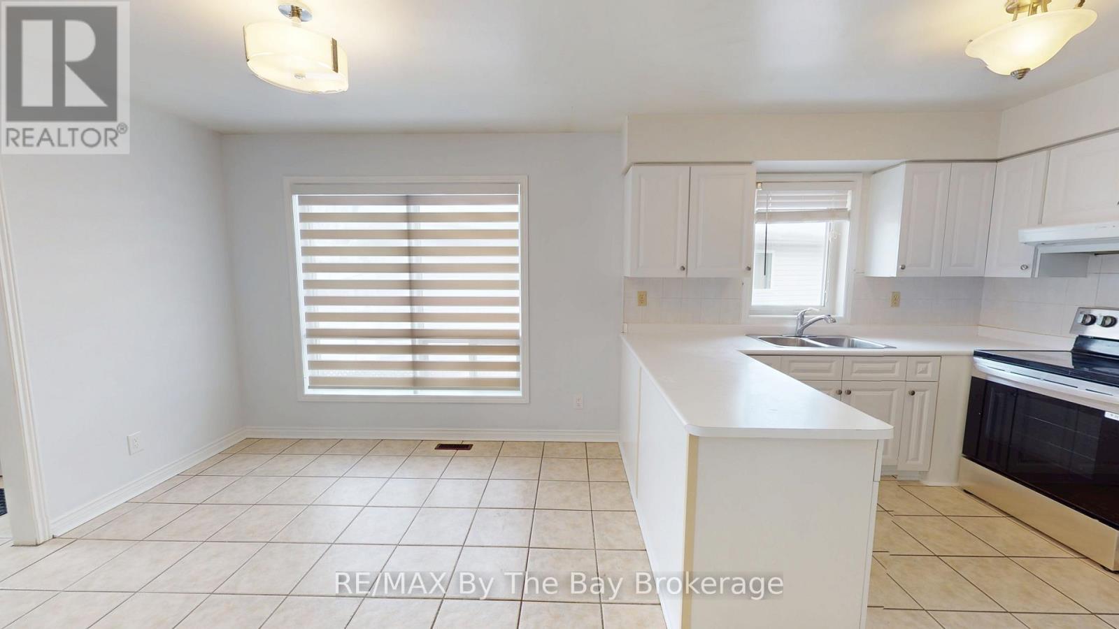 9 (Upper) Myrtle Lynn Place, Wasaga Beach, Ontario  L9Z 1E2 - Photo 9 - S12611950