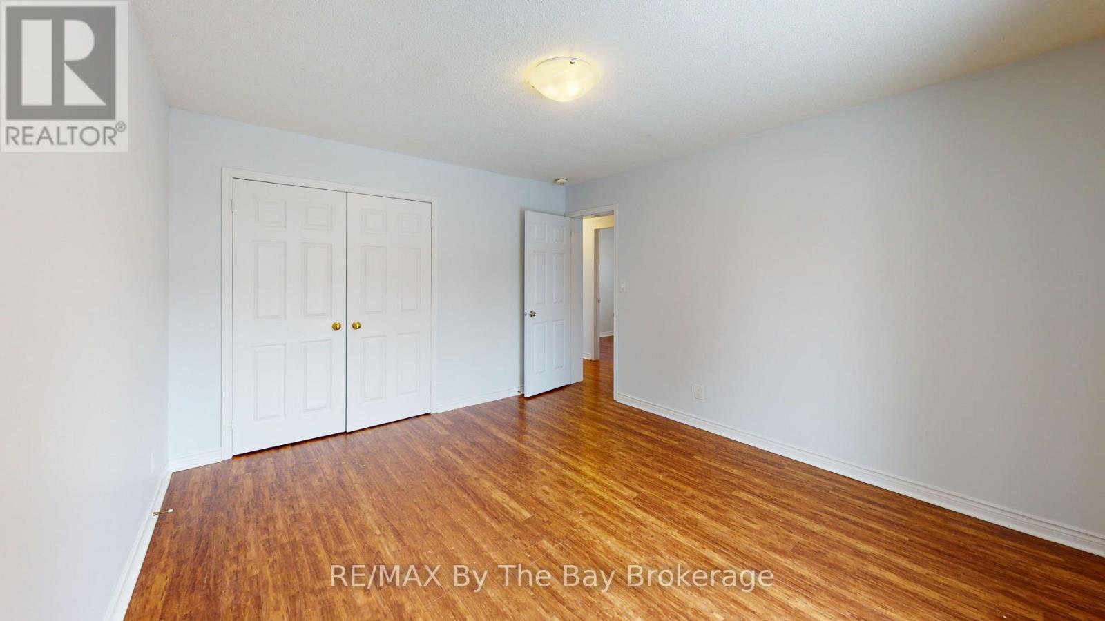 9 (Upper) Myrtle Lynn Place, Wasaga Beach, Ontario  L9Z 1E2 - Photo 18 - S12611950