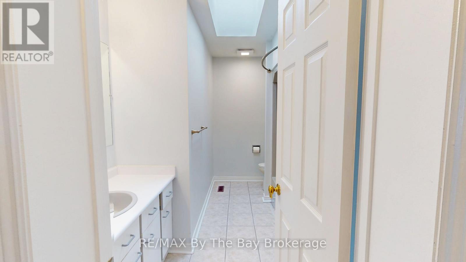 9 (Upper) Myrtle Lynn Place, Wasaga Beach, Ontario  L9Z 1E2 - Photo 21 - S12611950