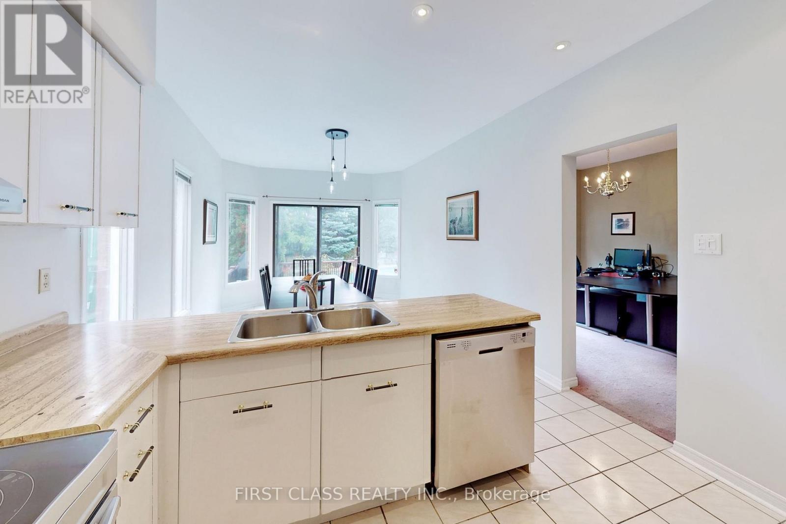 7 Kenpark Avenue, Brampton, Ontario  L6Z 3P4 - Photo 10 - W12788254