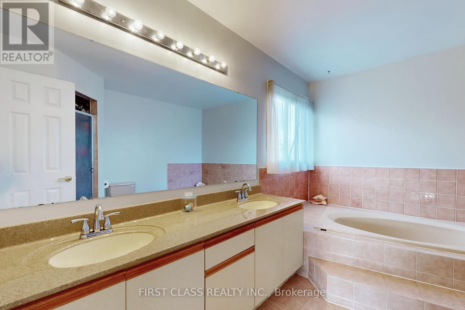 7 Kenpark Avenue, Brampton, Ontario  L6Z 3P4 - Photo 19 - W12788254