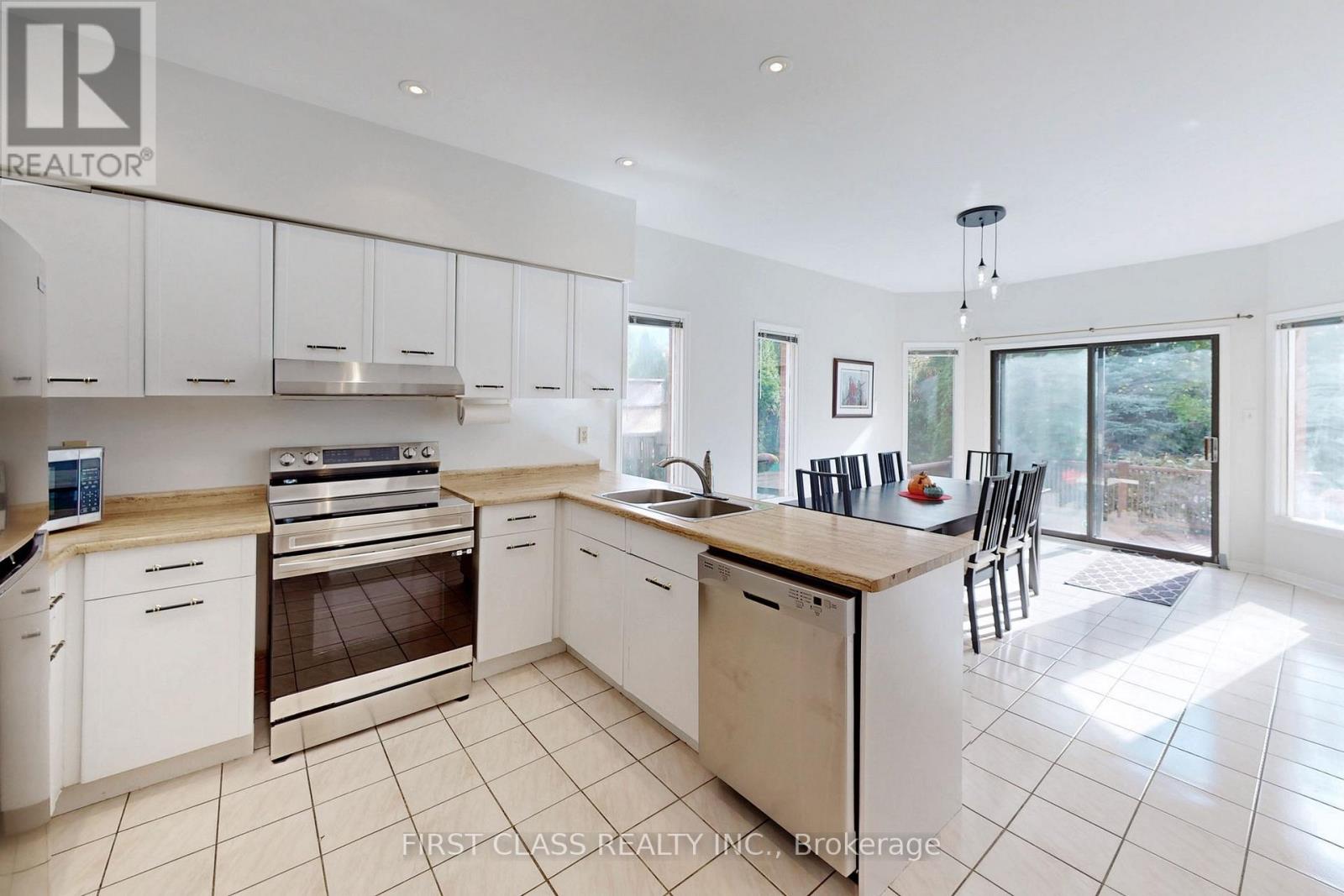 7 Kenpark Avenue, Brampton, Ontario  L6Z 3P4 - Photo 9 - W12788254