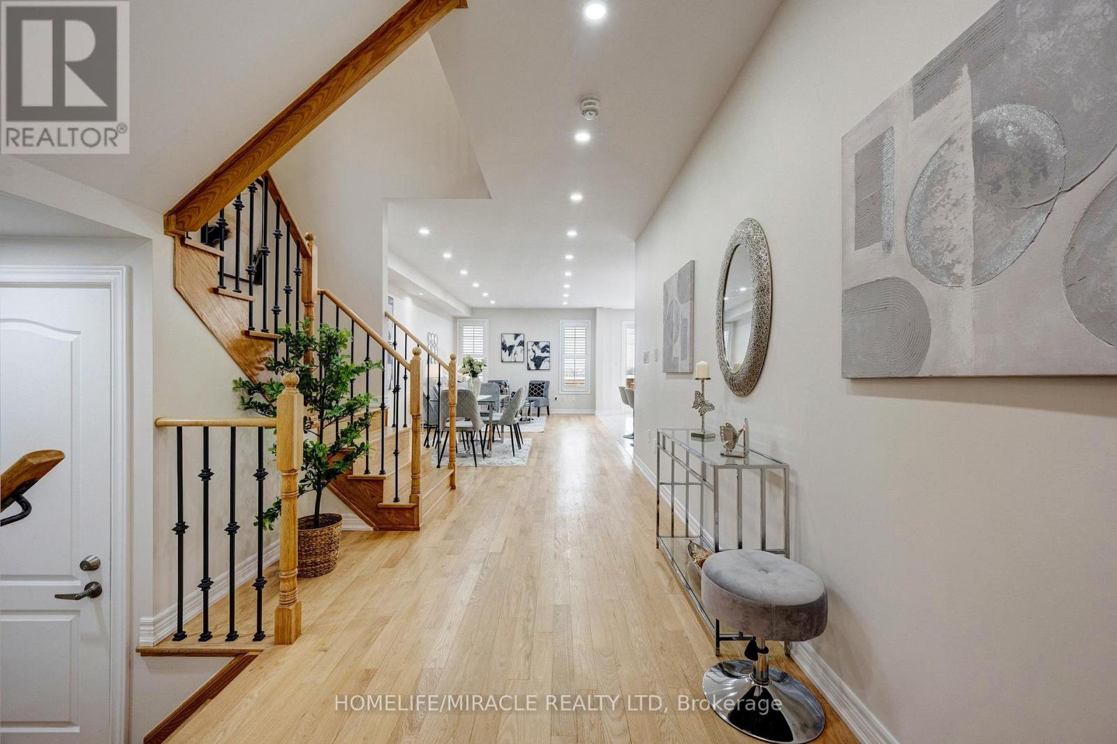 14 Vezna Crescent, Brampton, Ontario  L6X 5K6 - Photo 3 - W12788282