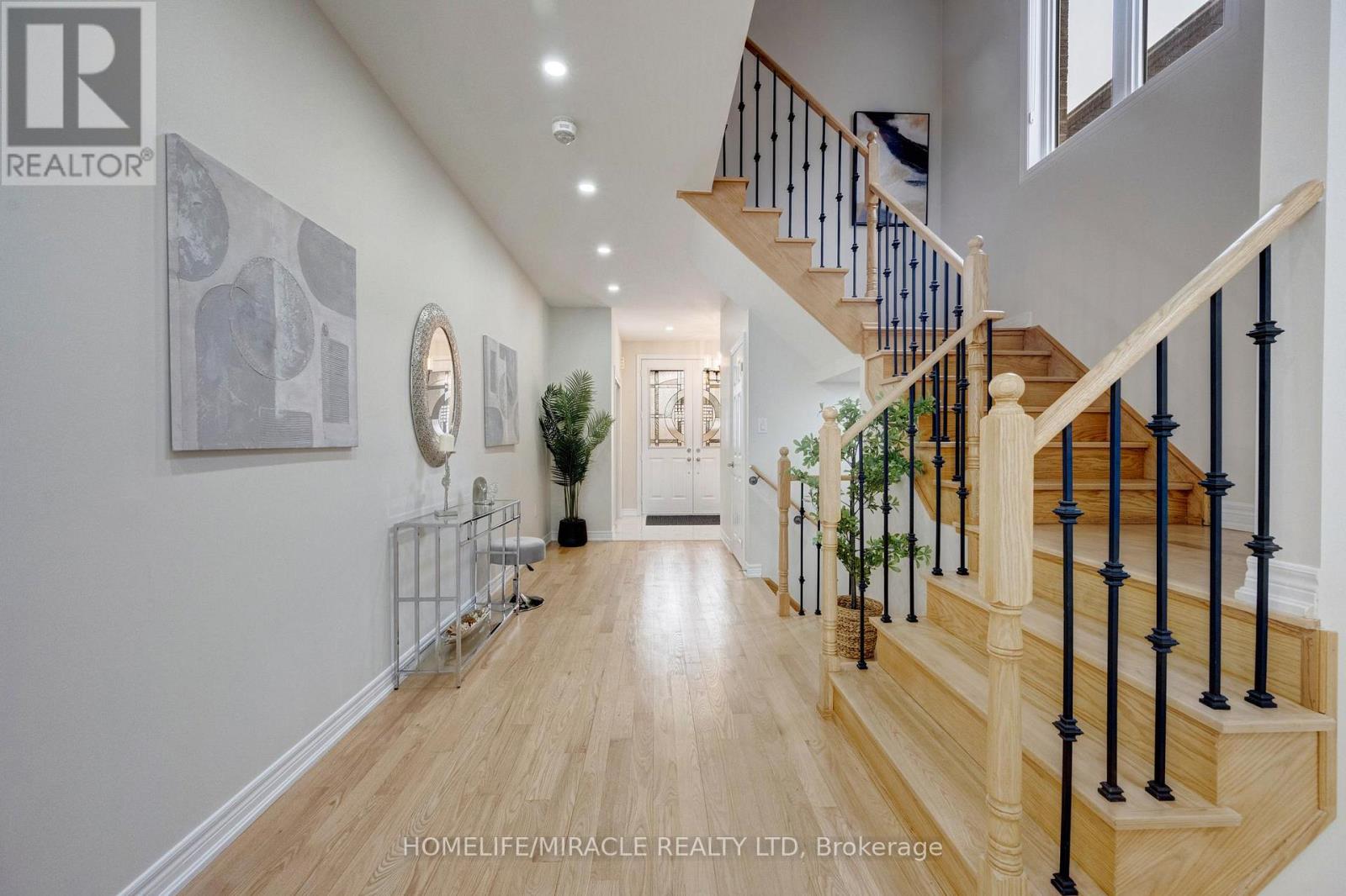 14 Vezna Crescent, Brampton, Ontario  L6X 5K6 - Photo 5 - W12788282