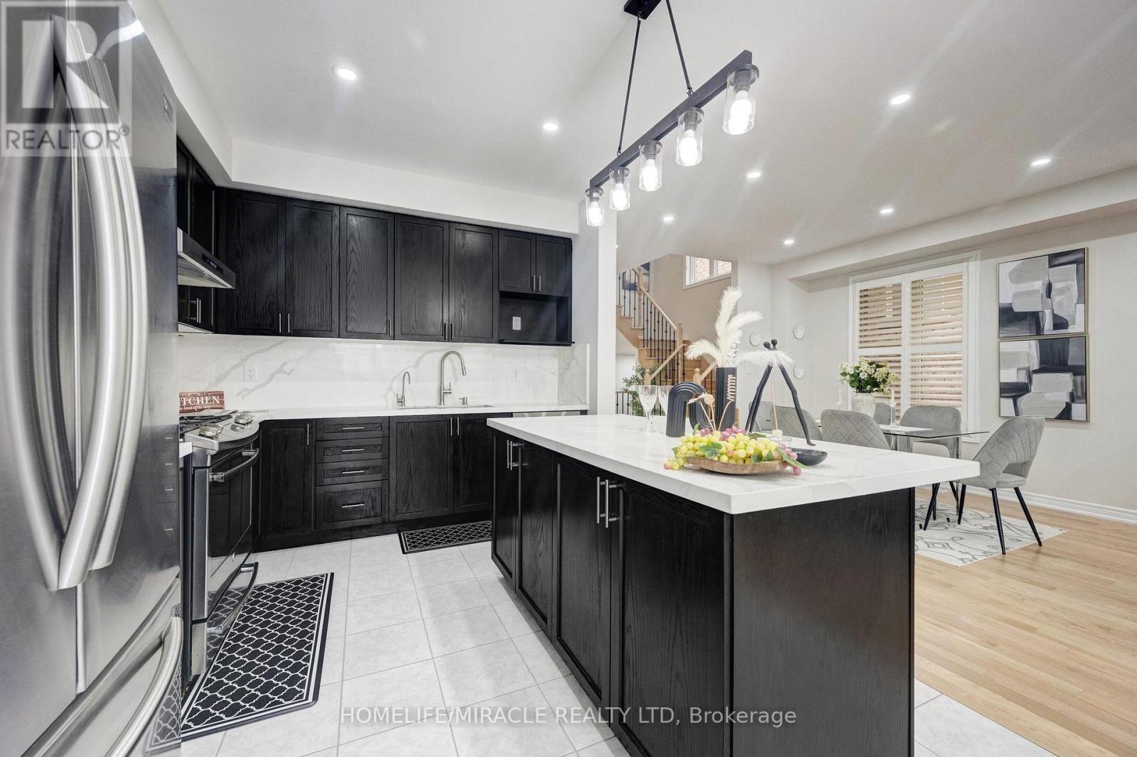 14 Vezna Crescent, Brampton, Ontario  L6X 5K6 - Photo 9 - W12788282