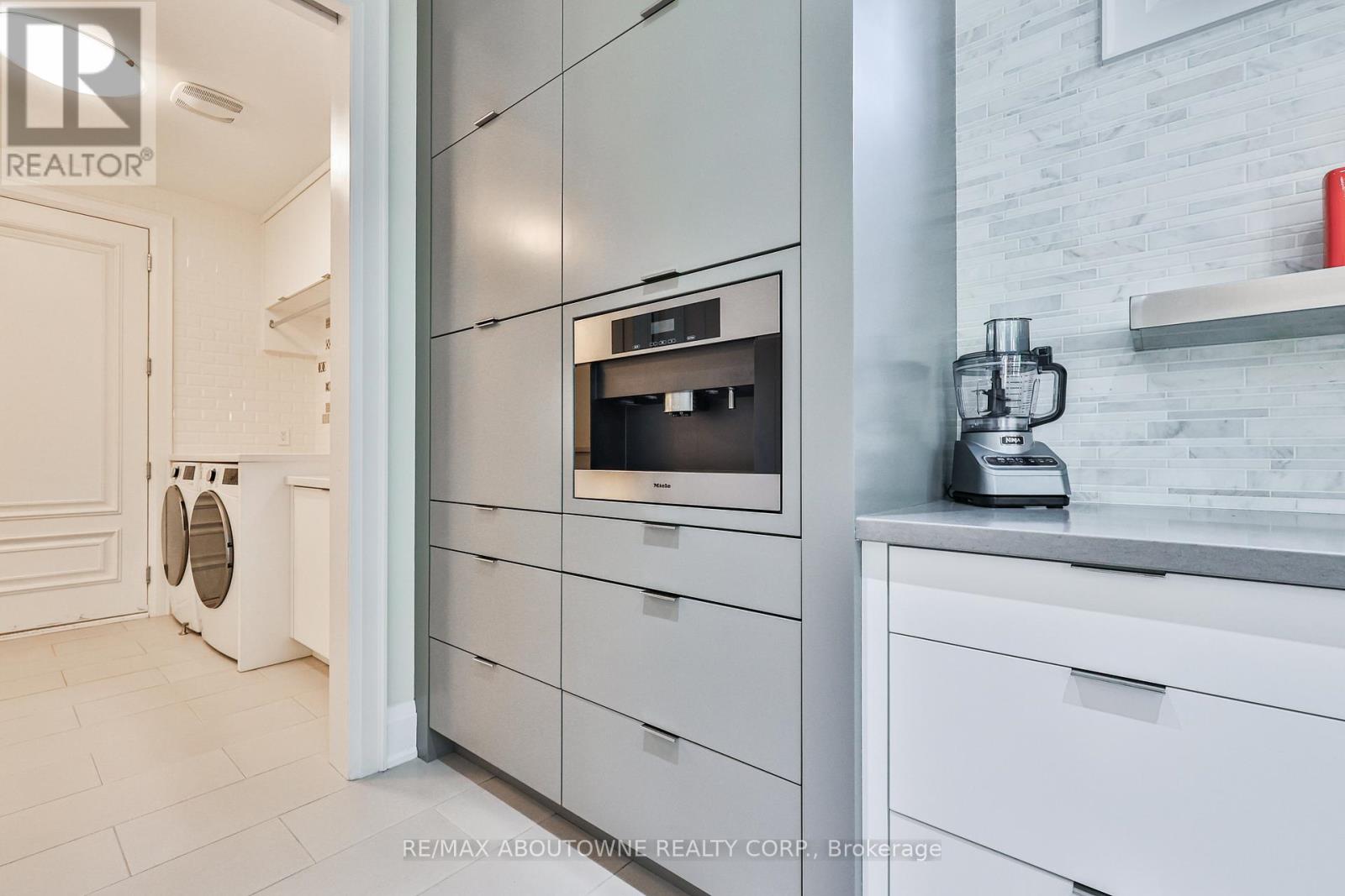 283 Jennings Crescent, Oakville, Ontario  L6L 1W3 - Photo 12 - W12788288