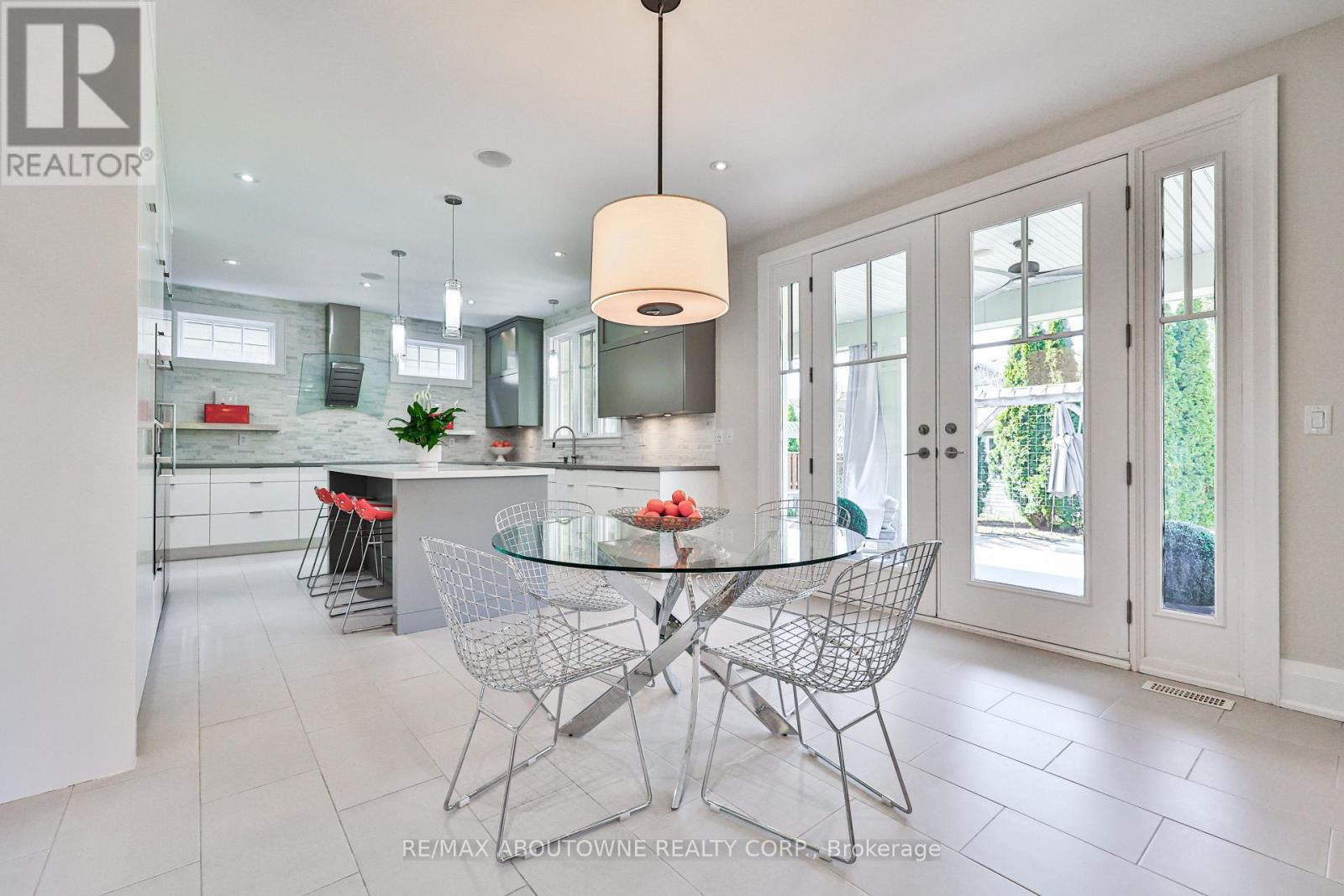 283 Jennings Crescent, Oakville, Ontario  L6L 1W3 - Photo 8 - W12788288