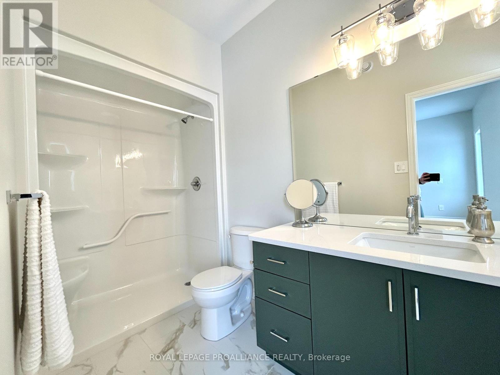 132 Stonecrest Boulevard, Quinte West (Sidney Ward), Ontario  K8R 0B4 - Photo 11 - X12788358