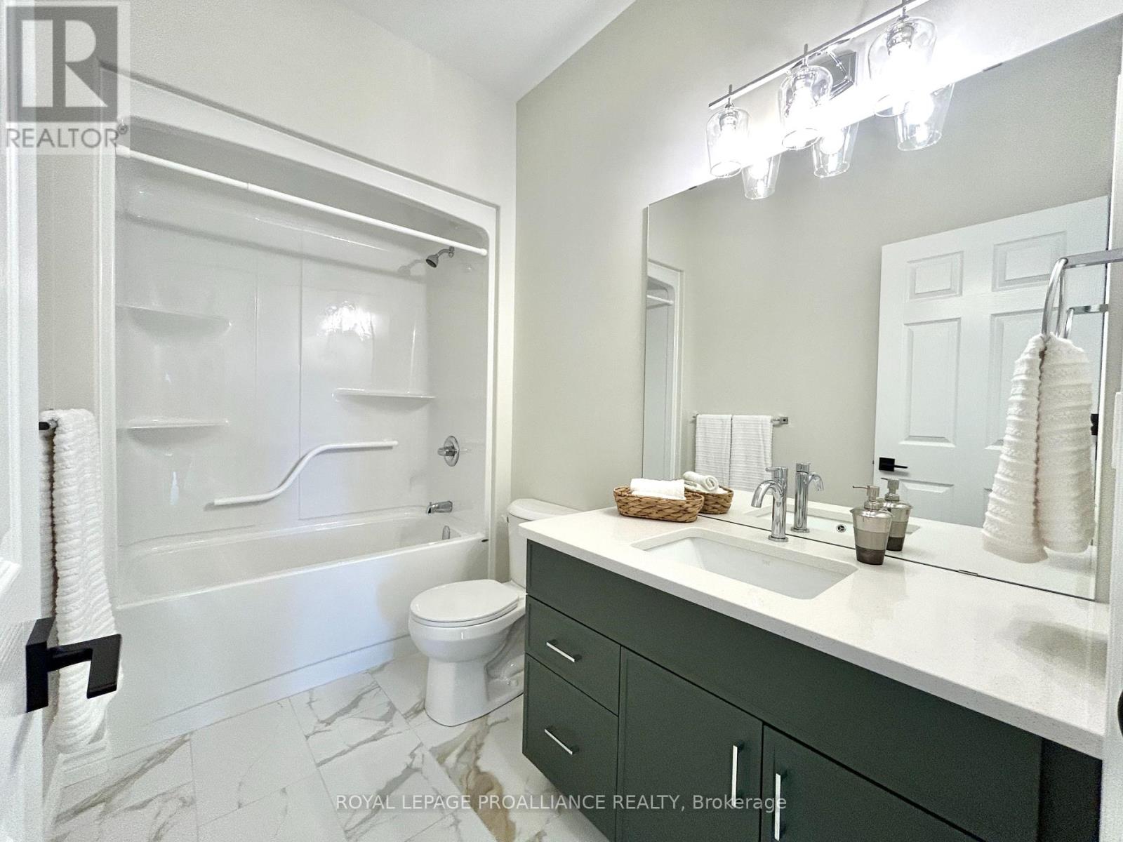 132 Stonecrest Boulevard, Quinte West (Sidney Ward), Ontario  K8R 0B4 - Photo 15 - X12788358