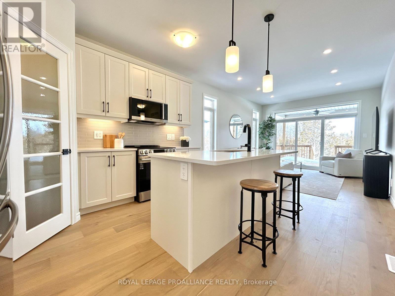 132 Stonecrest Boulevard, Quinte West (Sidney Ward), Ontario  K8R 0B4 - Photo 5 - X12788358