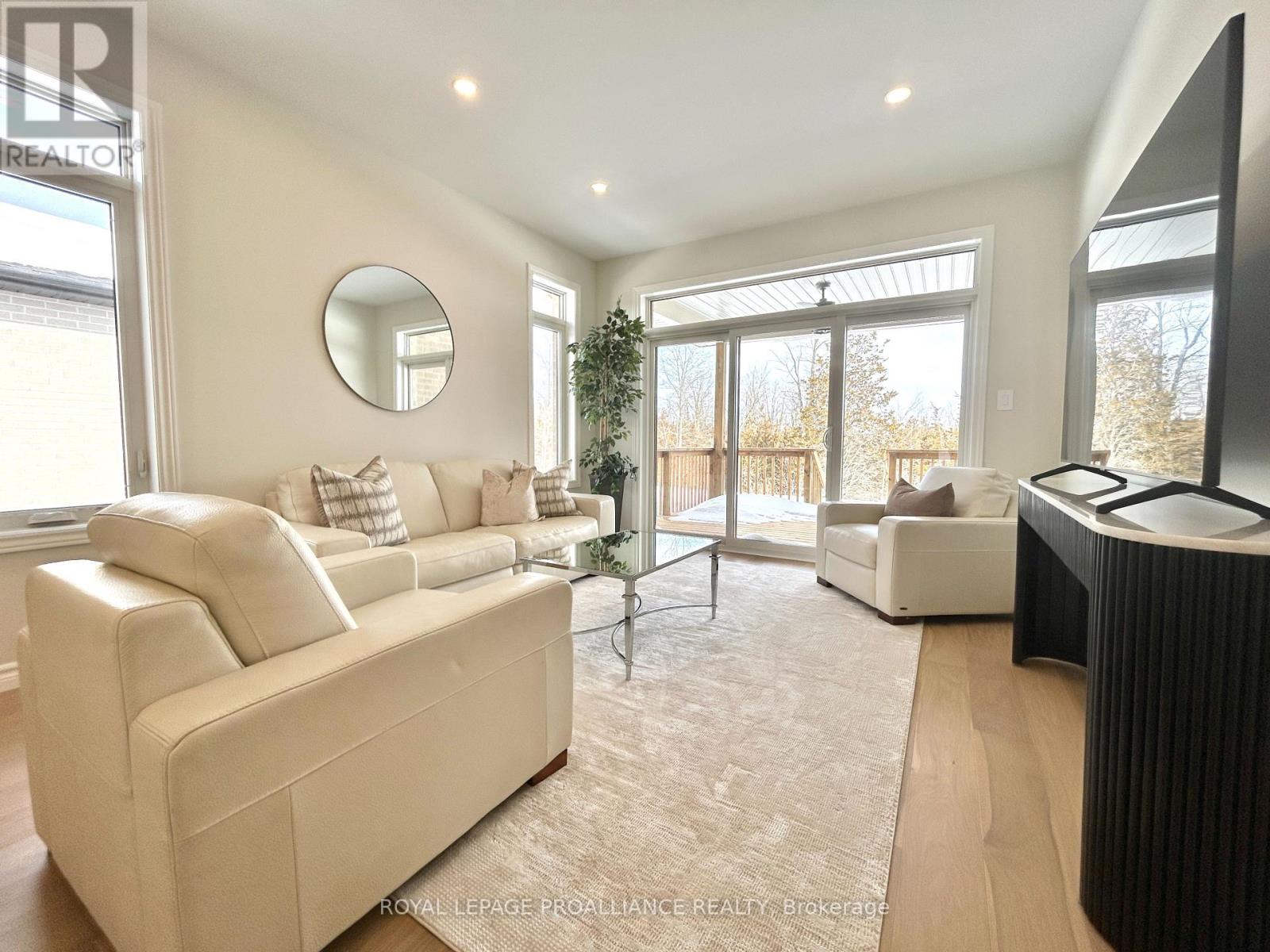 132 Stonecrest Boulevard, Quinte West (Sidney Ward), Ontario  K8R 0B4 - Photo 6 - X12788358