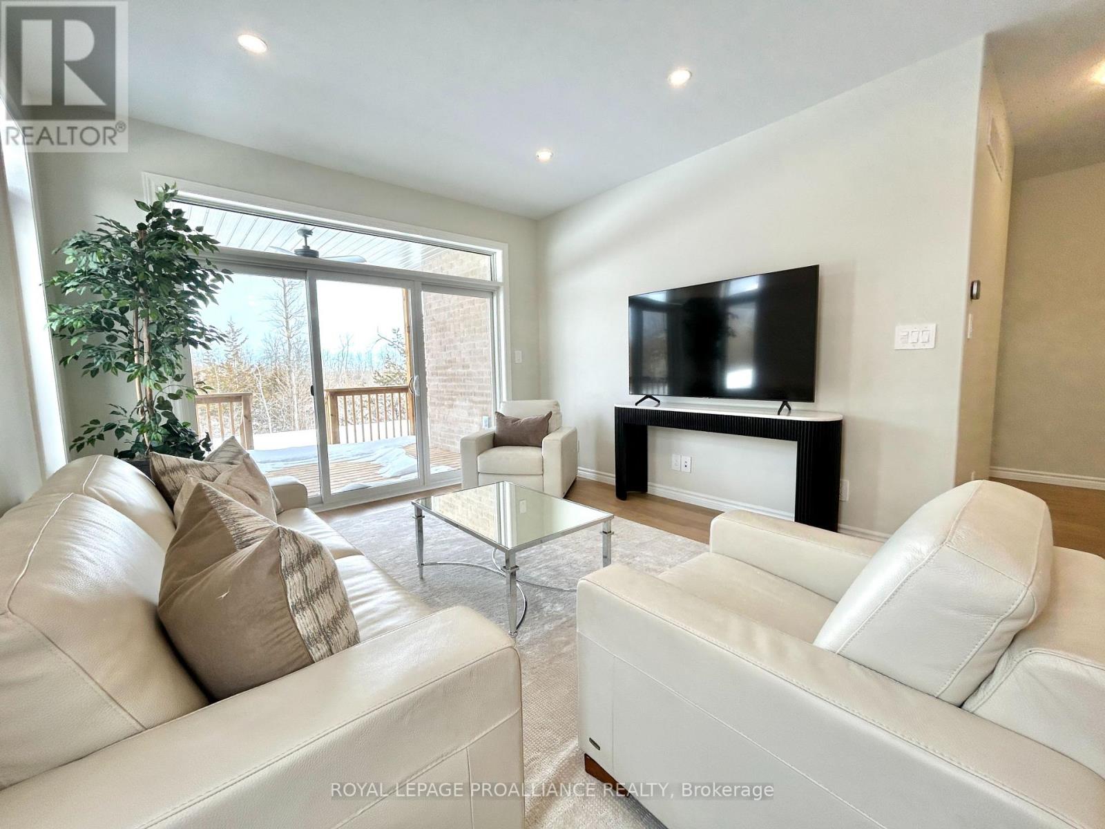 132 Stonecrest Boulevard, Quinte West (Sidney Ward), Ontario  K8R 0B4 - Photo 7 - X12788358