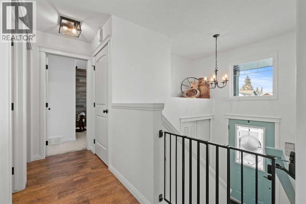311 Mcleod Crescent, Diamond Valley, Alberta  T0L 2A0 - Photo 3 - A2281319