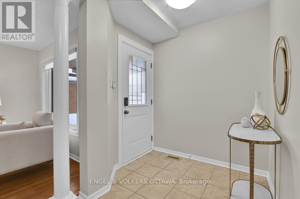 123 Longshire Circle, Ottawa, Ontario  K2J 4L1 - Photo 2 - X12788340