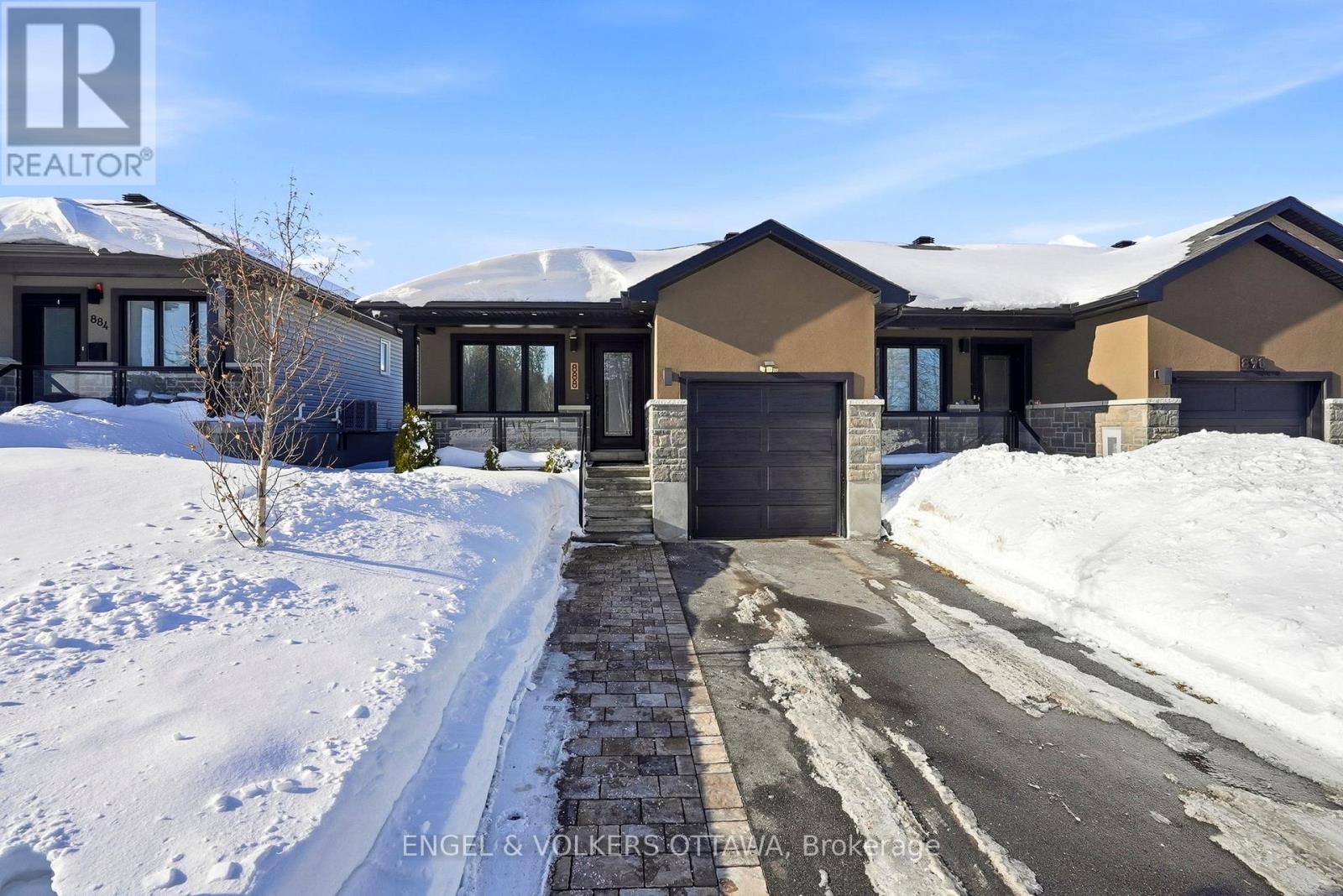 <h3>$619,900</h3><p>888 Reaume Street, Mississippi Mills, Ontario</p>