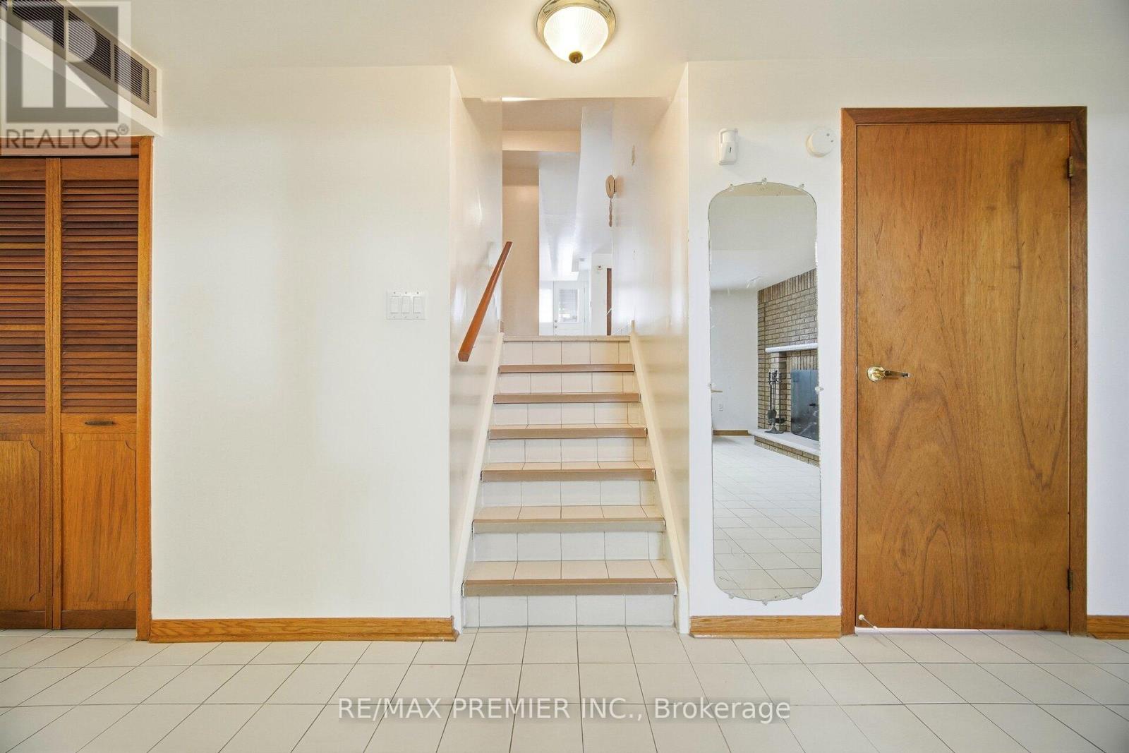 10 Sharpecroft Boulevard, Toronto, Ontario  M3J 3G1 - Photo 25 - W12788168