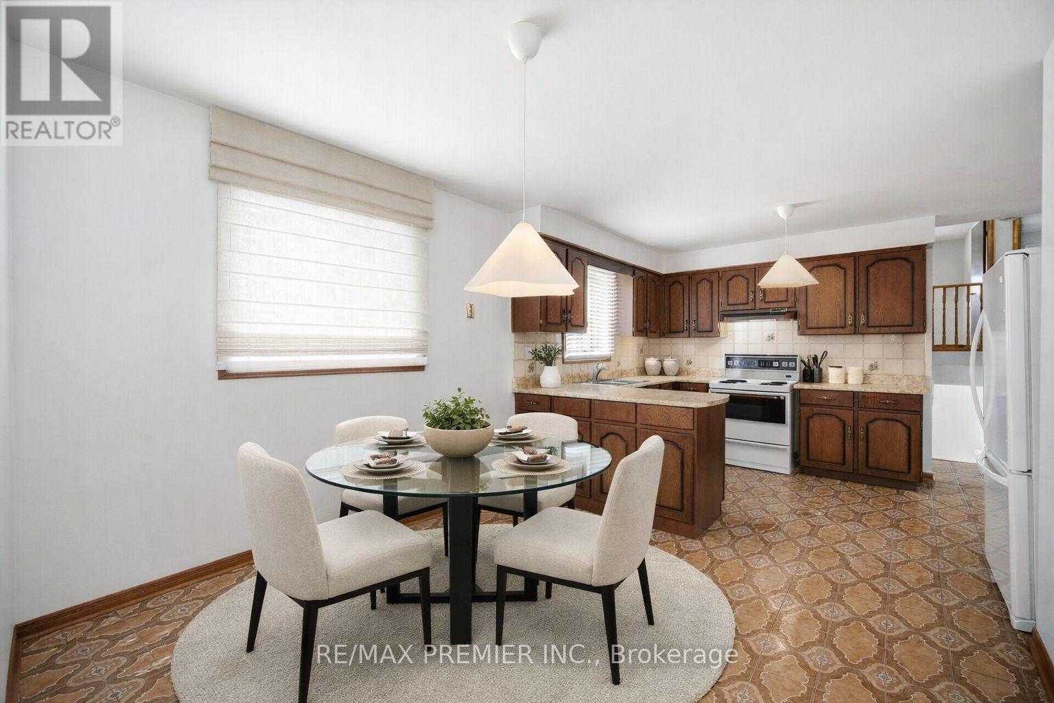 10 Sharpecroft Boulevard, Toronto, Ontario  M3J 3G1 - Photo 6 - W12788168