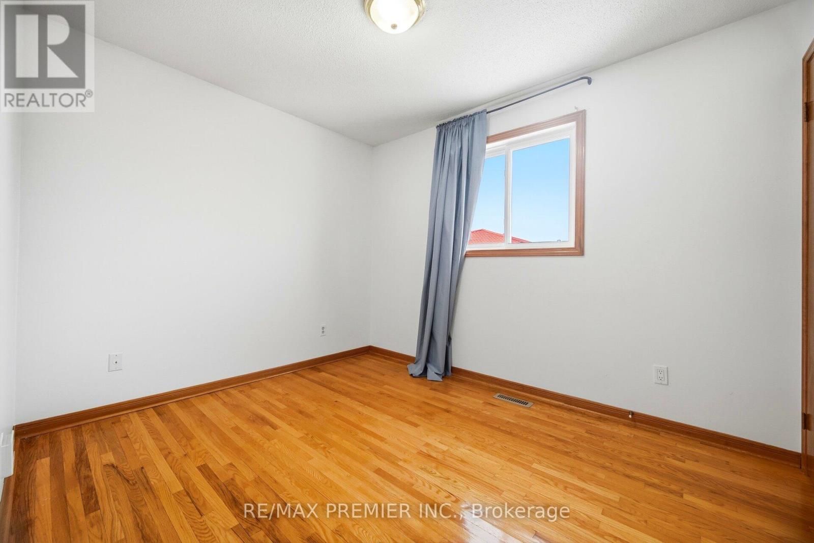 10 Sharpecroft Boulevard, Toronto, Ontario  M3J 3G1 - Photo 18 - W12788168