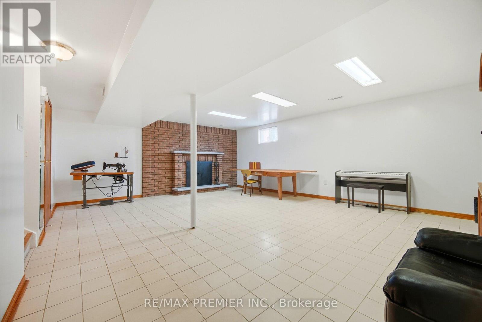 10 Sharpecroft Boulevard, Toronto, Ontario  M3J 3G1 - Photo 26 - W12788168