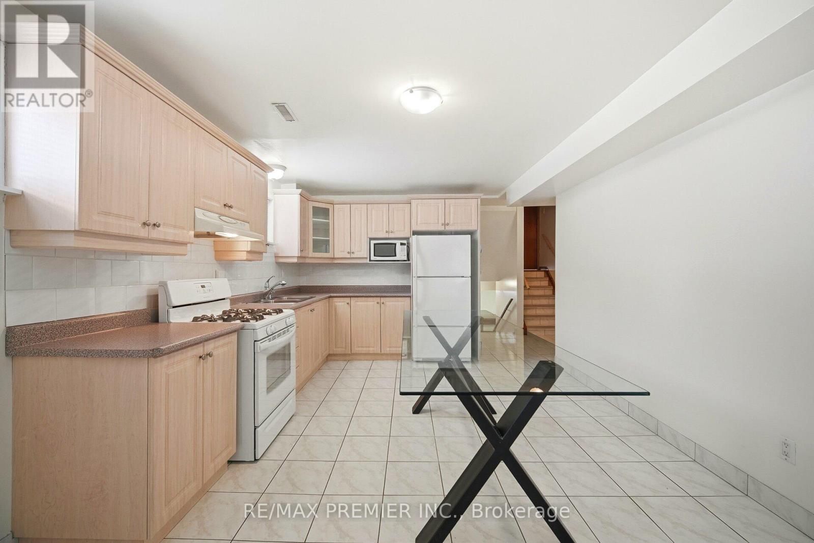 10 Sharpecroft Boulevard, Toronto, Ontario  M3J 3G1 - Photo 24 - W12788168