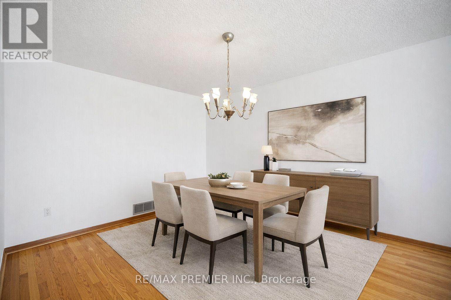 10 Sharpecroft Boulevard, Toronto, Ontario  M3J 3G1 - Photo 5 - W12788168