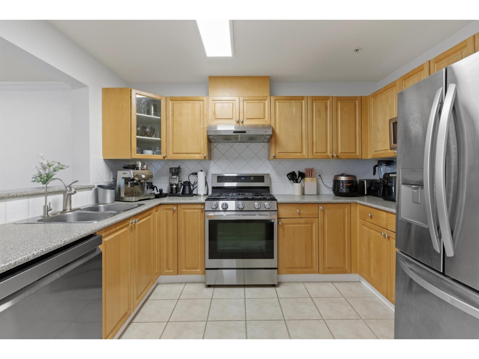 411 15210 Guilford Drive, Surrey, British Columbia  V3R 0X7 - Photo 11 - R3089894