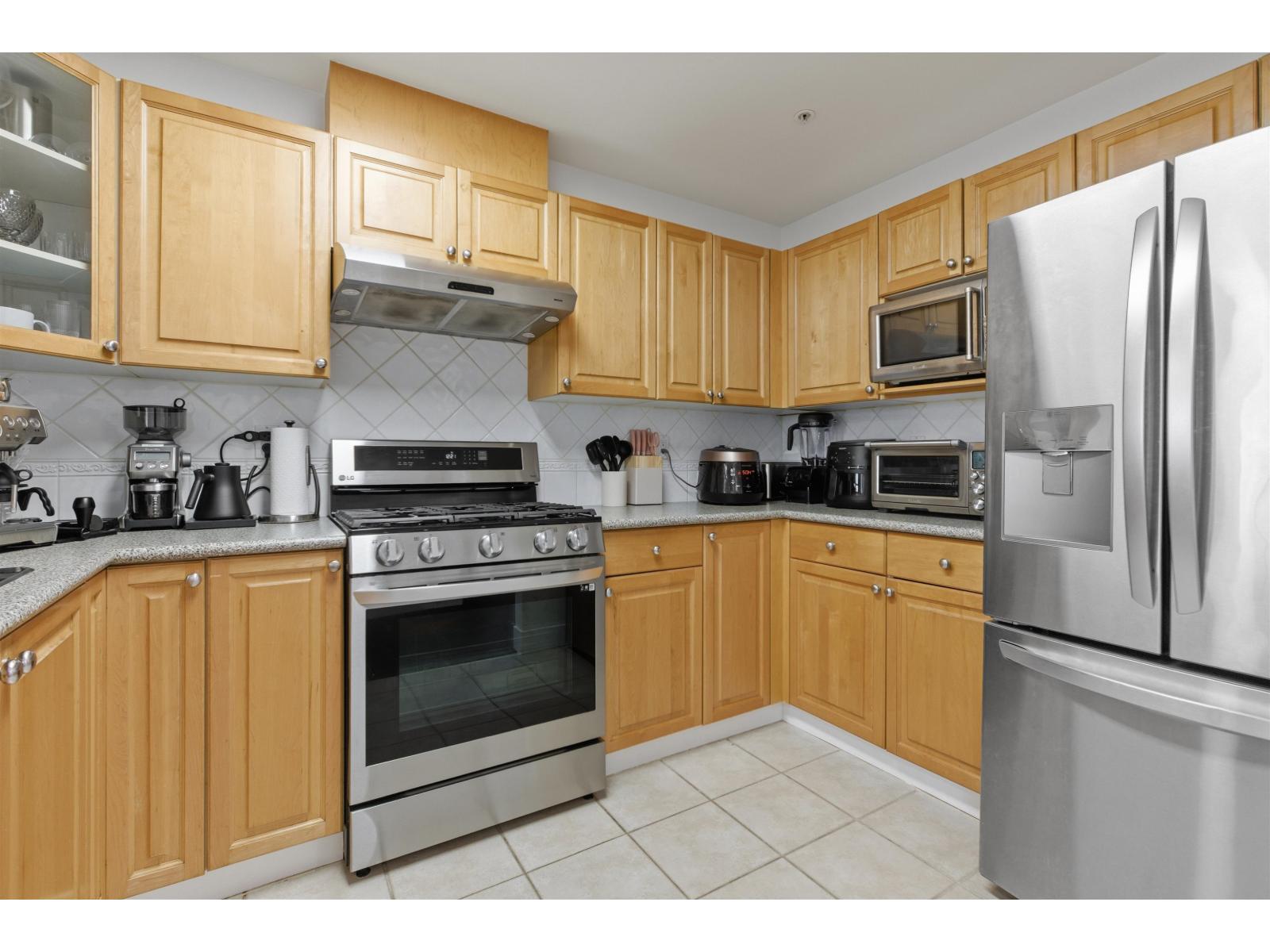 411 15210 Guilford Drive, Surrey, British Columbia  V3R 0X7 - Photo 13 - R3089894