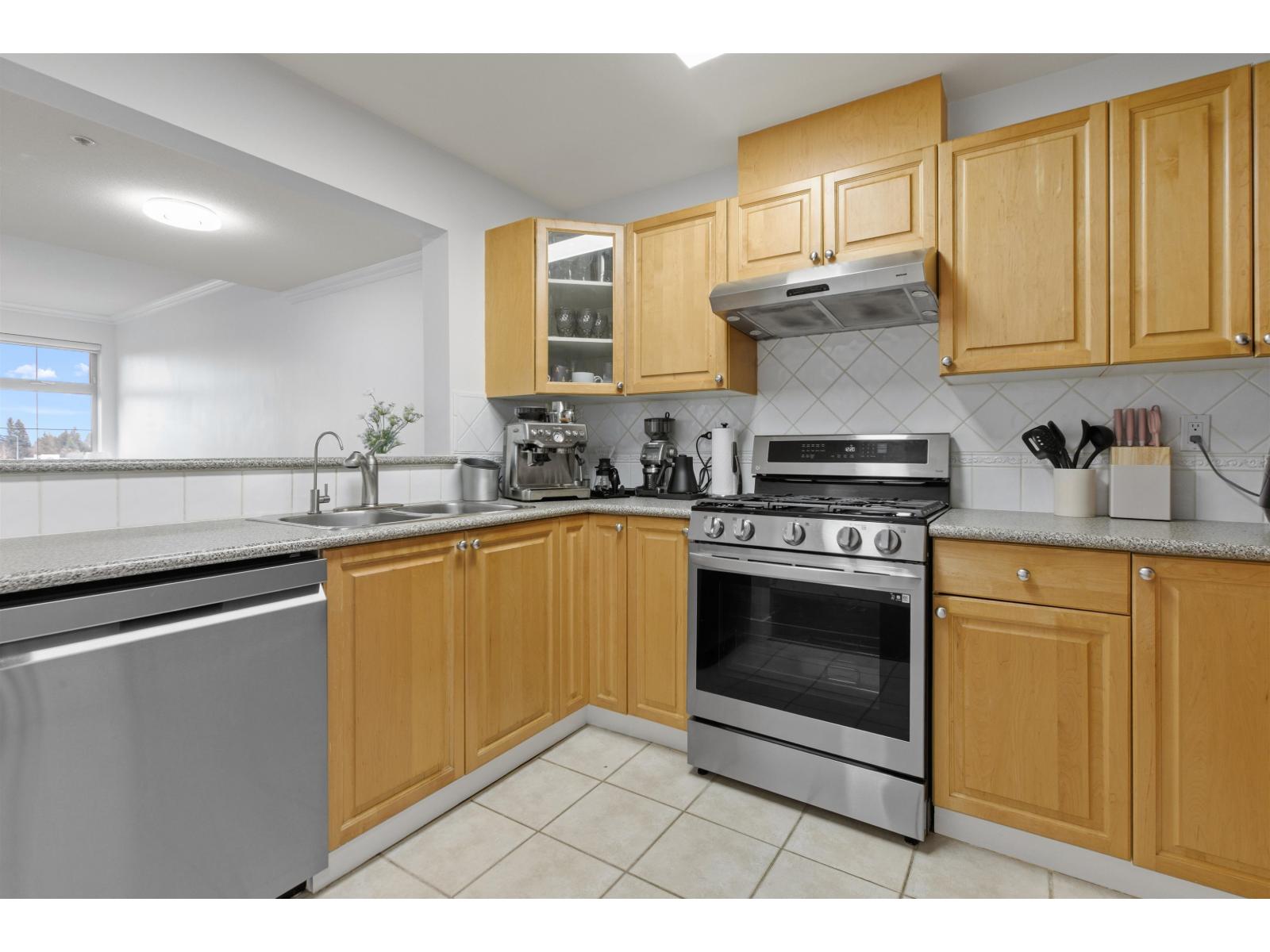 411 15210 Guilford Drive, Surrey, British Columbia  V3R 0X7 - Photo 12 - R3089894