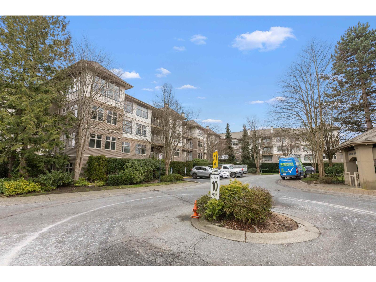 411 15210 Guilford Drive, Surrey, British Columbia  V3R 0X7 - Photo 2 - R3089894