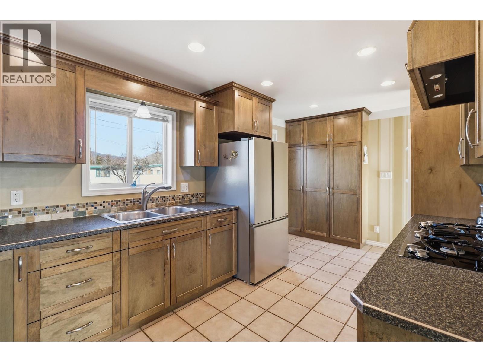 222 Fort Avenue, Kamloops, British Columbia  V2B 1H3 - Photo 8 - 10375999