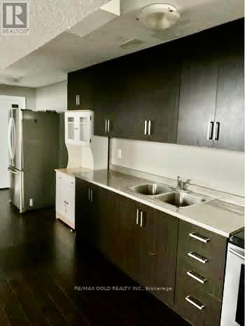 5 Lockport Crescent, Brampton, Ontario  L6P 3X8 - Photo 5 - W12772610