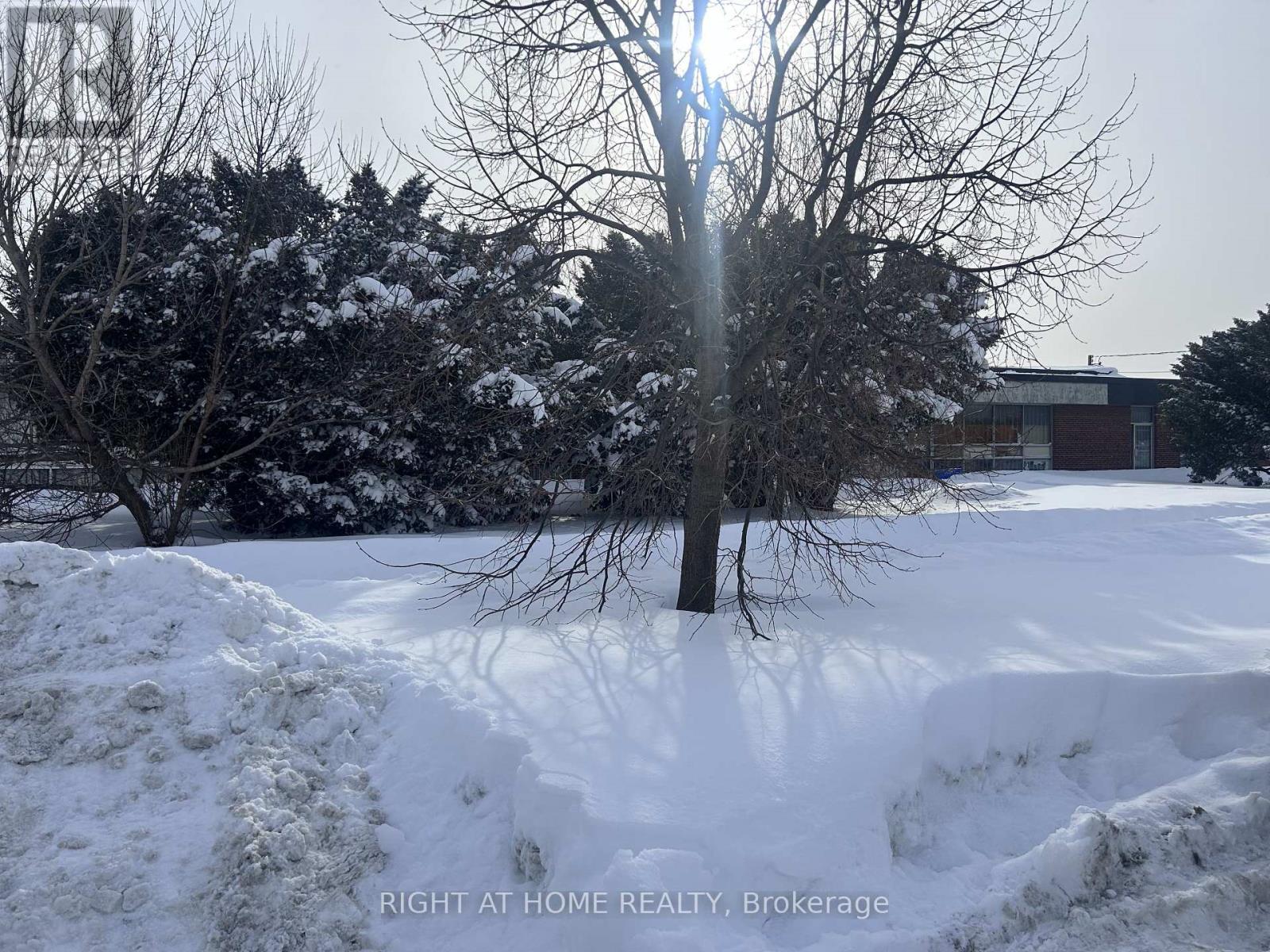 27 Estate Drive, Toronto, Ontario  M1H 2Z2 - Photo 2 - E12788418