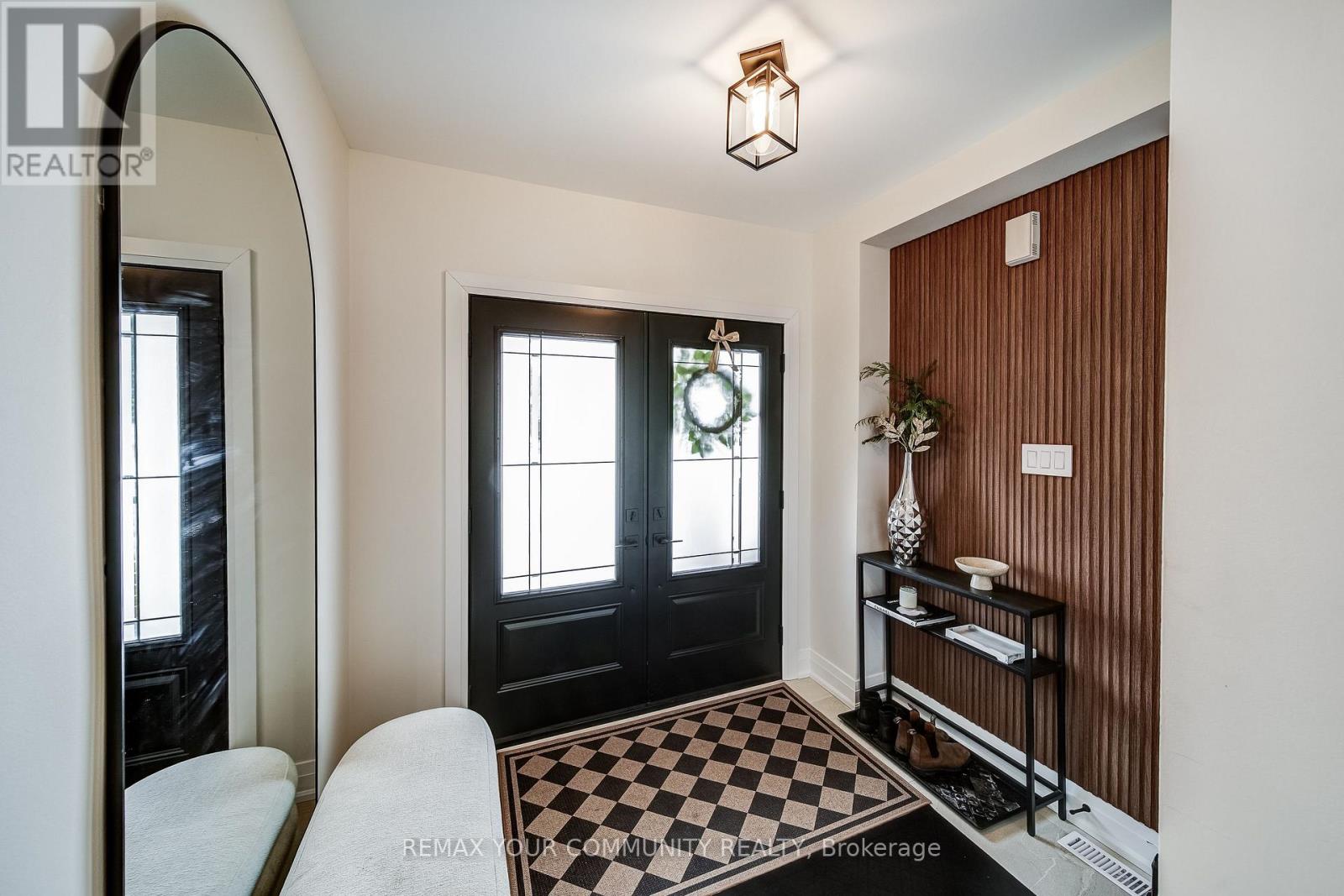 852 Sisler Avenue, Newmarket, Ontario  L3X 2V1 - Photo 2 - N12788342