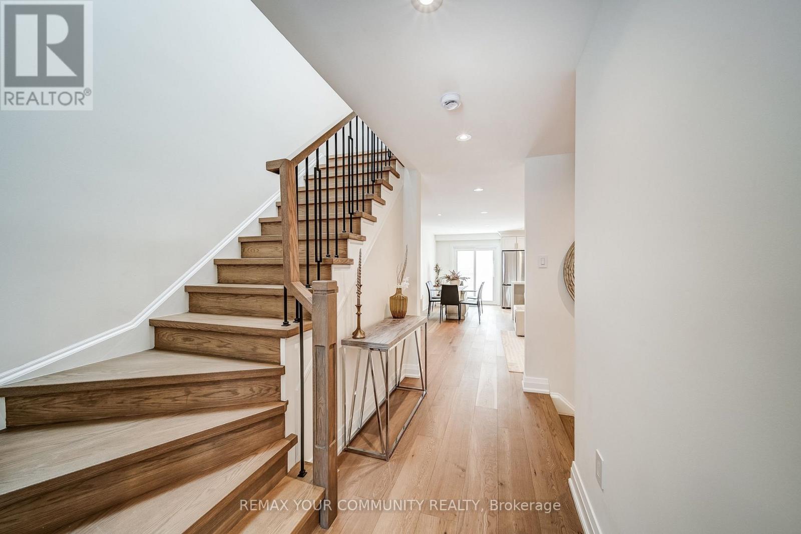 852 Sisler Avenue, Newmarket, Ontario  L3X 2V1 - Photo 3 - N12788342