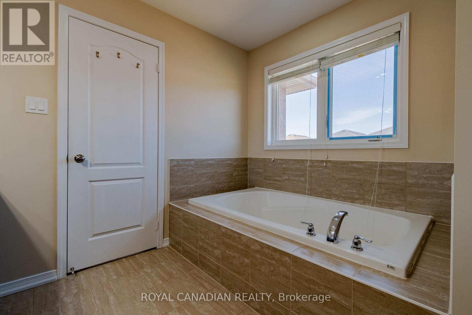 213 Richardson Crescent, Bradford West Gwillimbury, Ontario  L3Z 0R5 - Photo 36 - N12788424