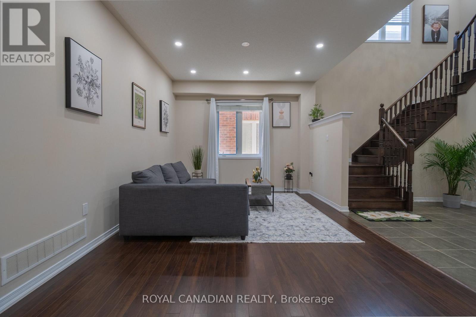 213 Richardson Crescent, Bradford West Gwillimbury, Ontario  L3Z 0R5 - Photo 6 - N12788424