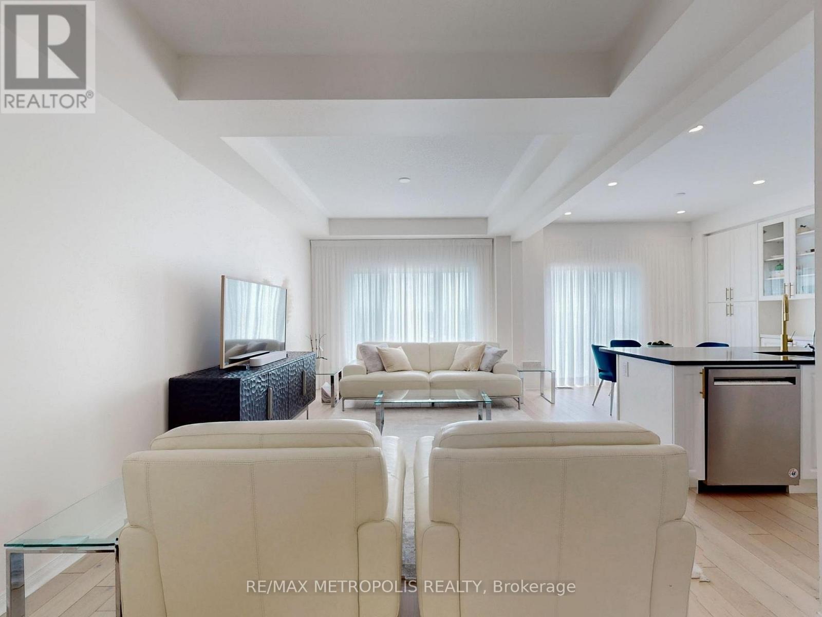 16 Hartney Drive, Richmond Hill, Ontario  L4S 0J8 - Photo 3 - N12788440