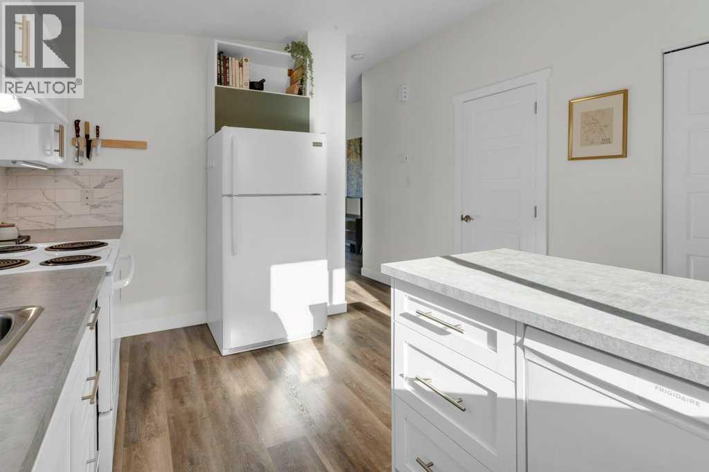 7301/7303 37 Avenue Nw, Calgary, Alberta  T3B 1W7 - Photo 9 - A2285886